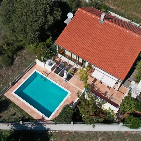 House Lovre Holiday home Prapatnica