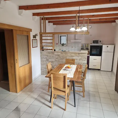 House Lovre * Prapatnica